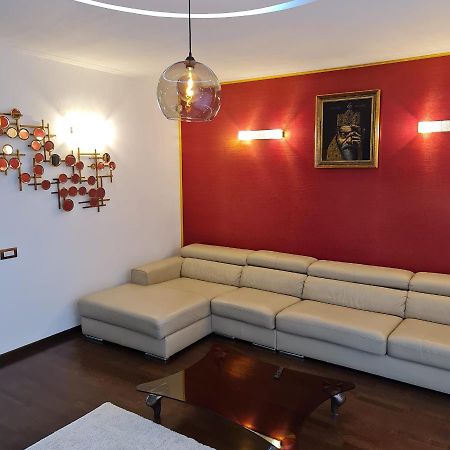 White Galaxy Villa Otopeni Esterno foto