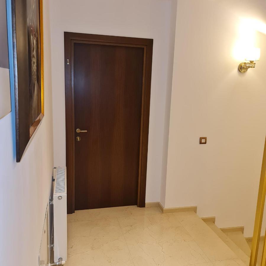 White Galaxy Villa Otopeni Esterno foto